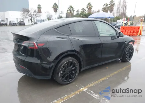 2021 Tesla Model Y Long Range Dual Motor All-Wheel Drive z USA, uszkodzony, nr VIN 5YJYGDEE8MF272037